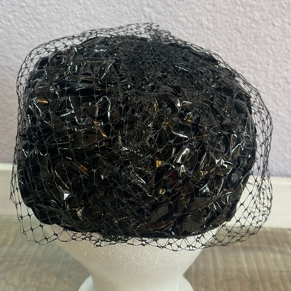EUC VTG Box Hat with Netting black textures material/ inner mesh lining - Picture 4 of 10